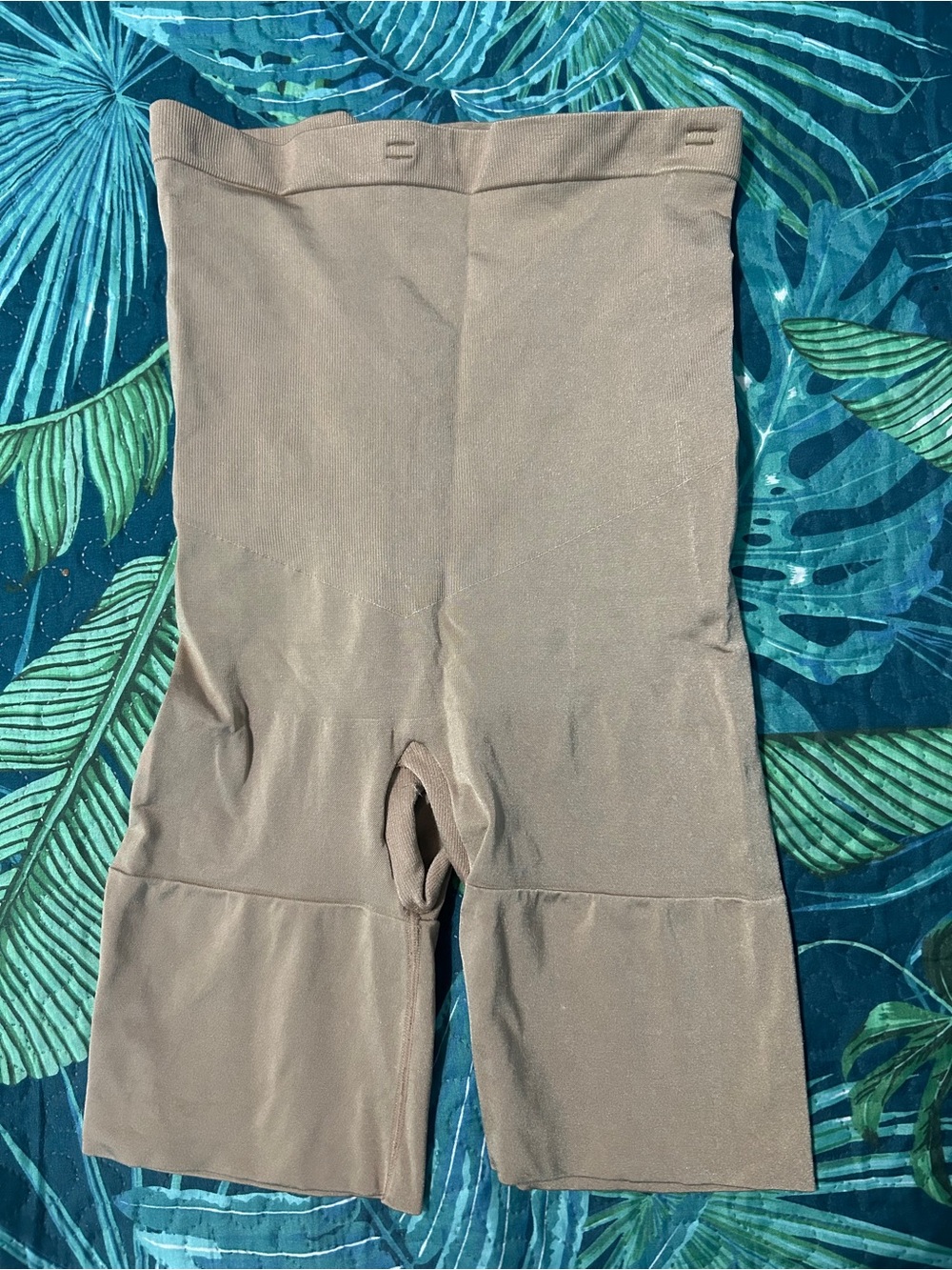 Reduced!  Spanx high-waisted mid-thigh shaping shorts - Size XL